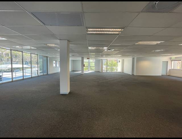 658M² OFFICE TO LET IN BRYANSTON